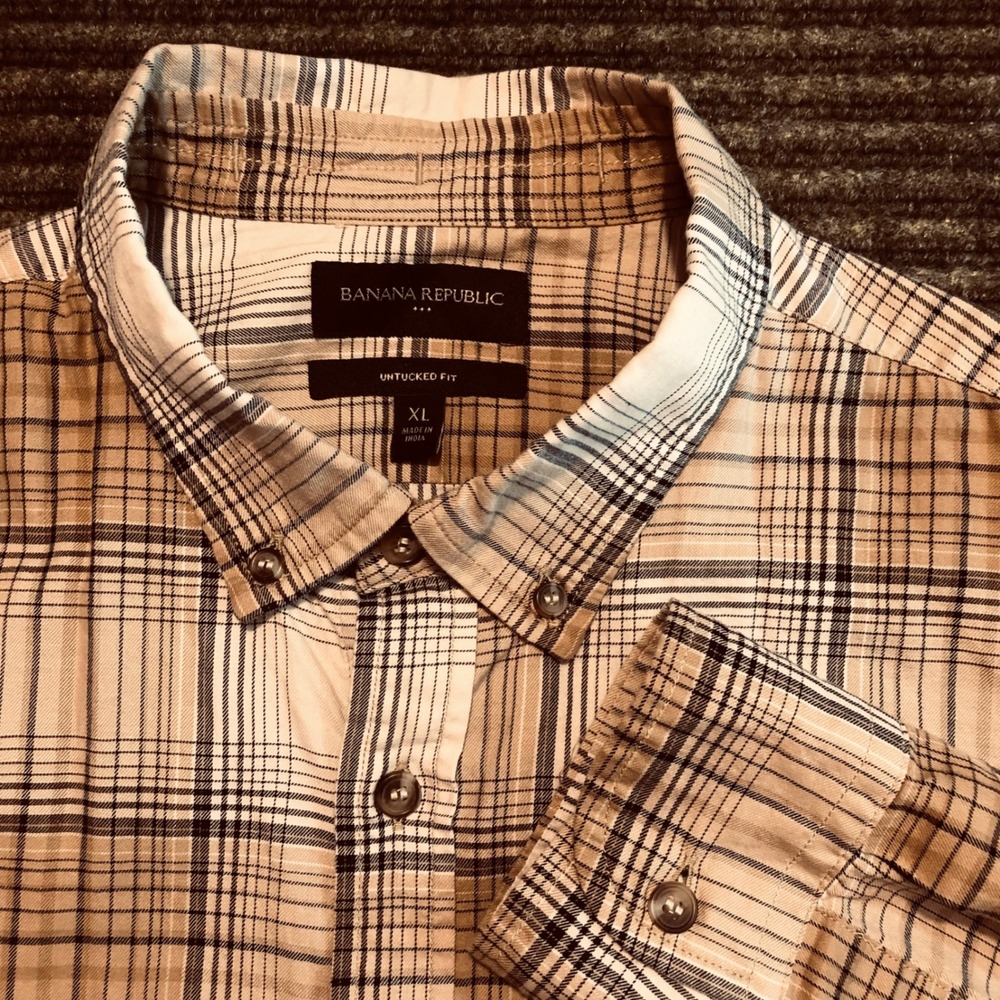 Banana Republic Untucked Fit Plaid Button Down Shirt‎ Mens XL Tan Blue Casual